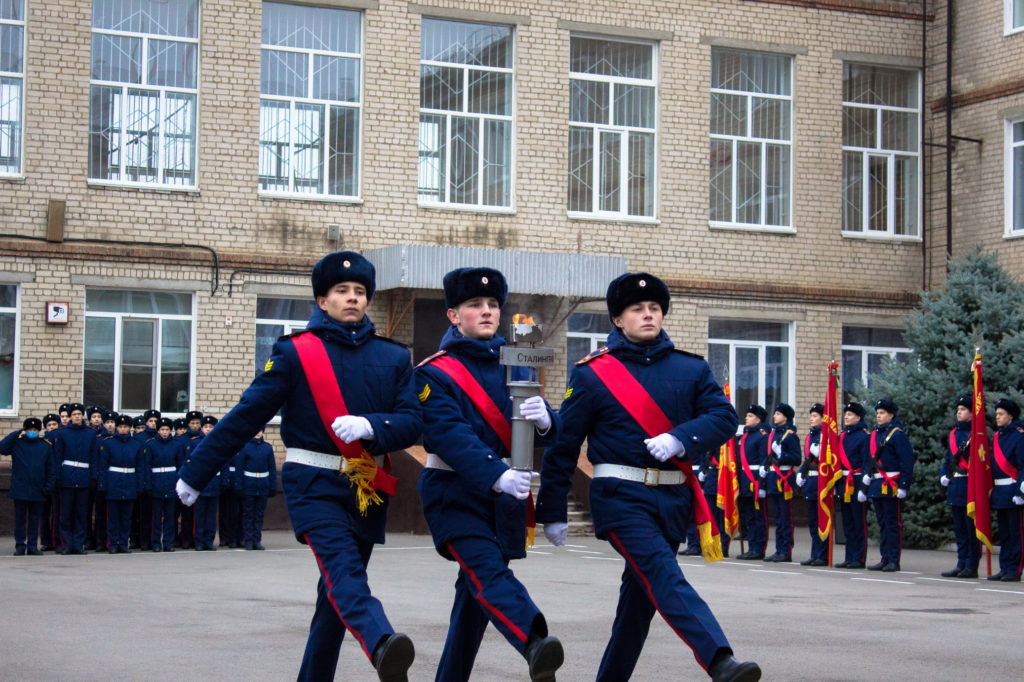 Парад Победы Волгоград кадетский корпус. Кадетский корпус Следственного комитета Слипченко. Парад кадетов Волгоград. Кадетский корпус в Волгограде имени Слипченко видео 2022.